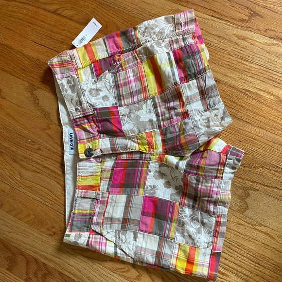 Old Navy Pants - Old Navy NWT patchwork shorts size 8.